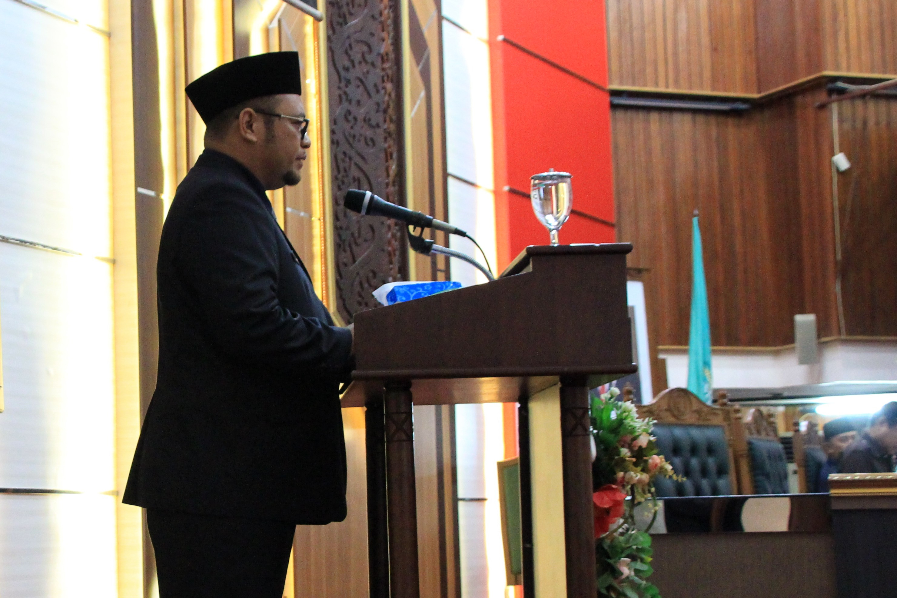 pj.-sekda-sampaikan-jawaban-di-hadapan-anggota-dprd-provinsi-kalbar-terkait-rapbd-2024