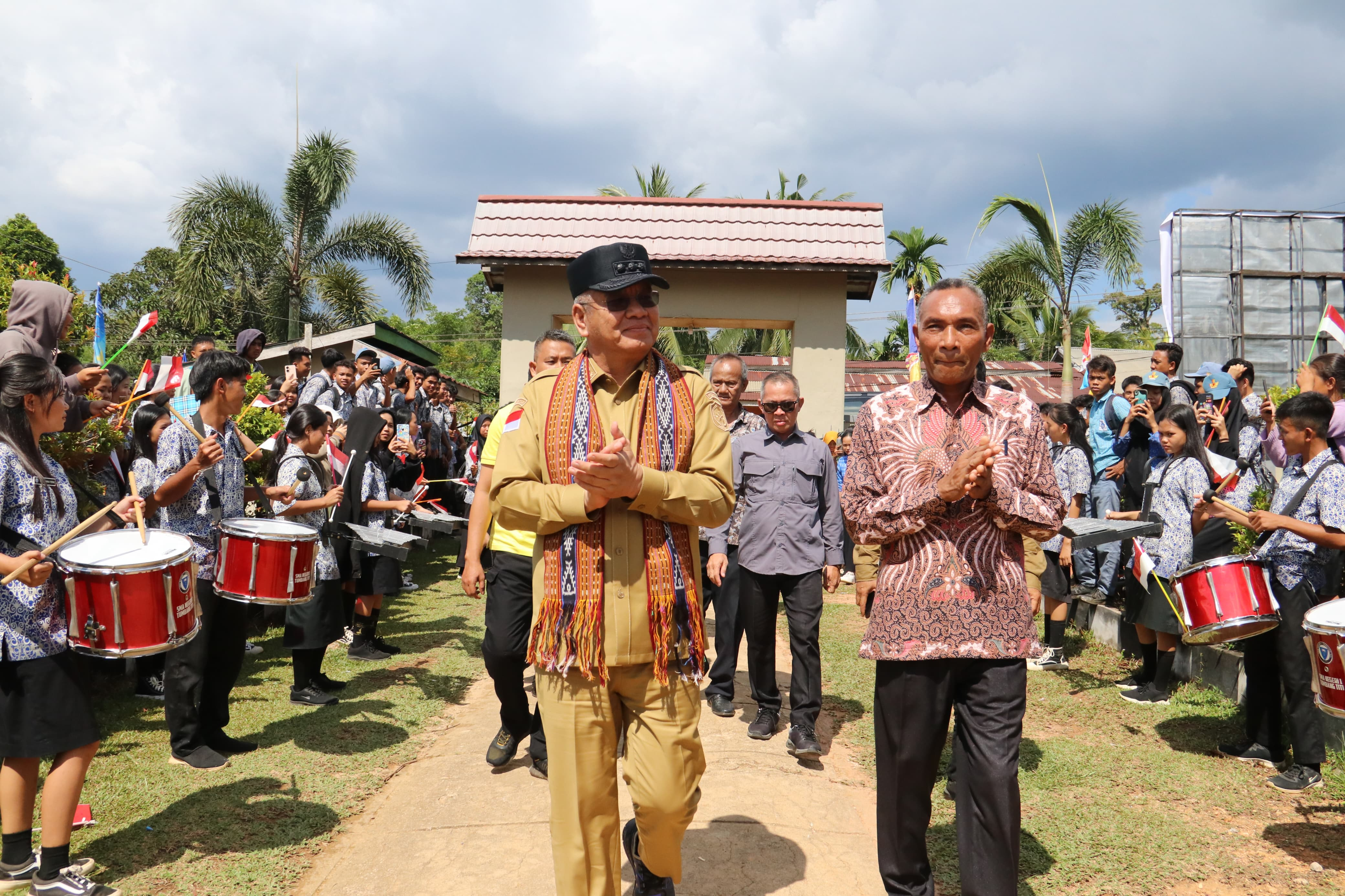 PJ. GUBERNUR HARISSON KUNJUNGI SMAN 1 TUMBANG TITI