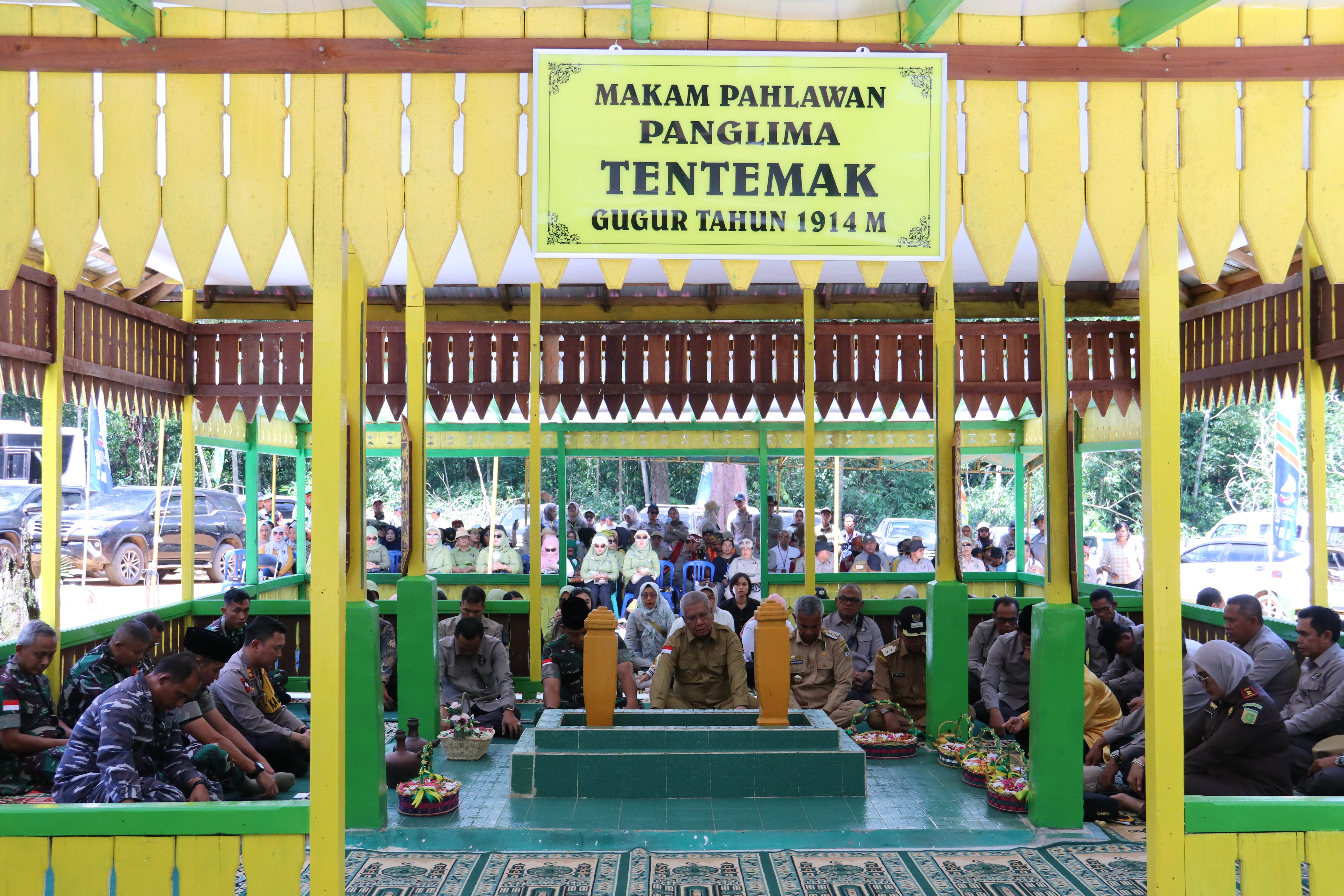 PJ. GUBERNUR KUNJUNGI MAKAM PANGLIMA TENTEMAK DI TUMBANG TITI