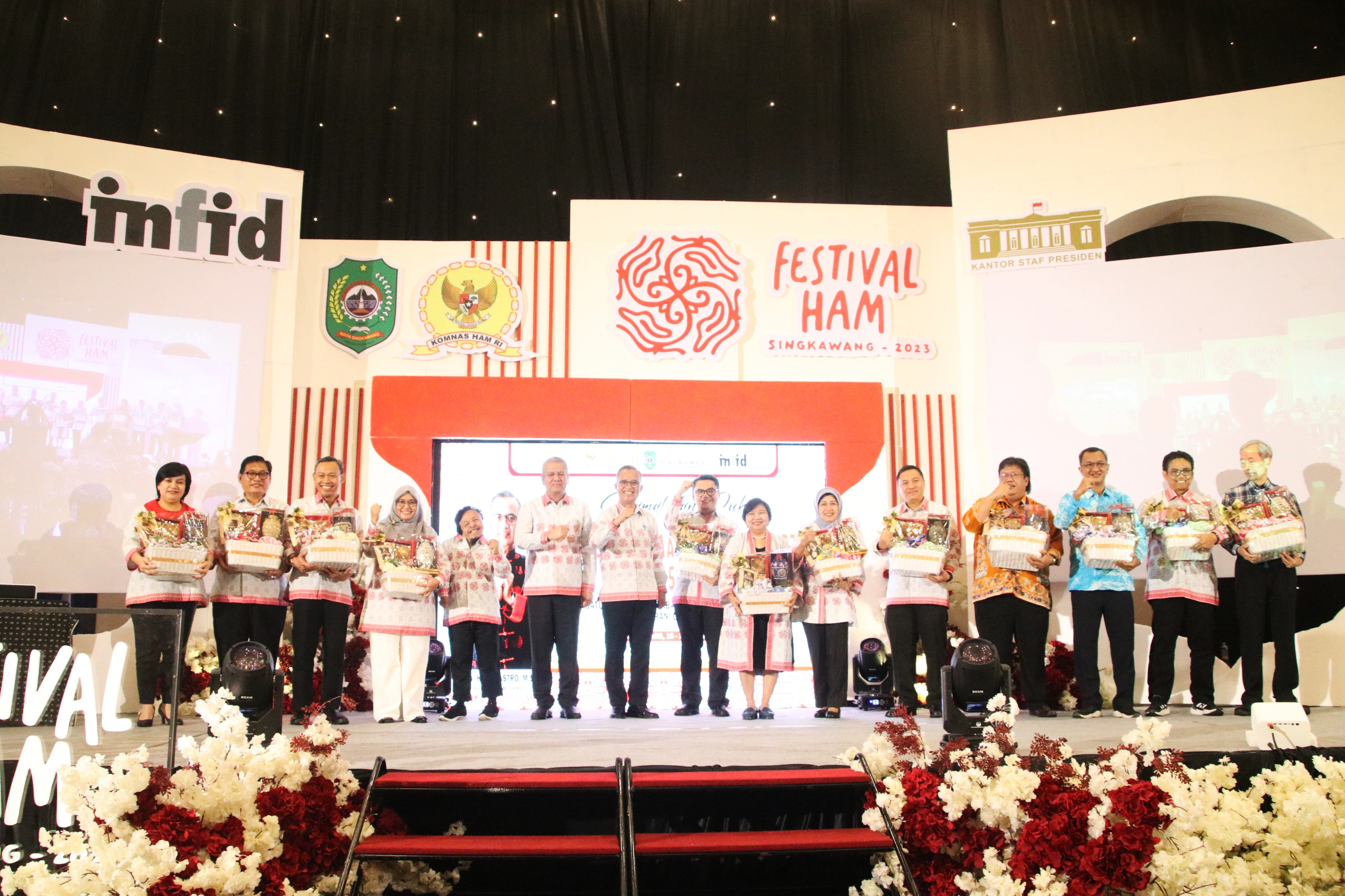 PJ GUBERNUR HARISSON HADIRI GALA DINNER FESTIVAL HAM 2023 DI KOTA SINGKAWANG