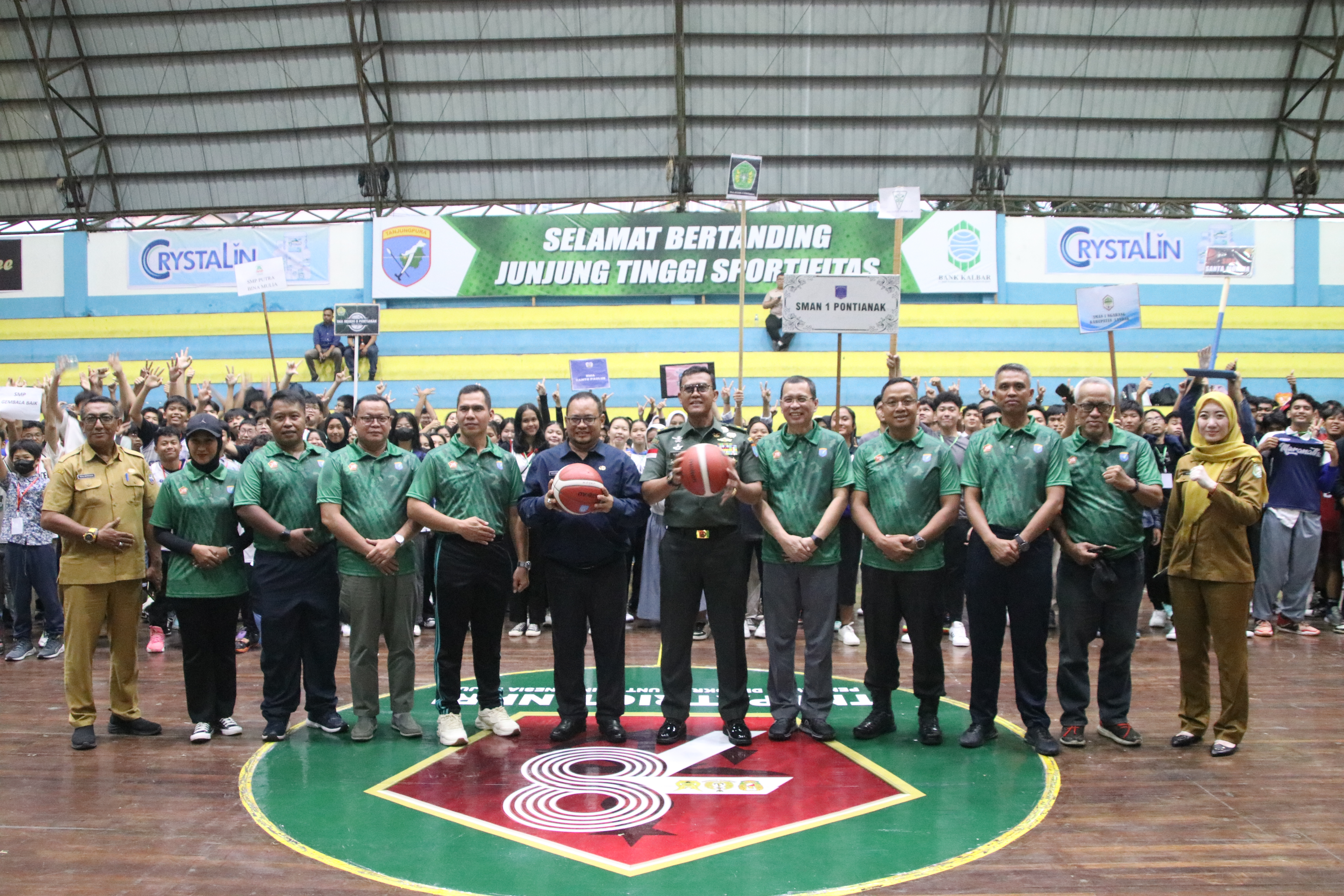 pj.-sekda-kalbar-hadiri-pembukaan-pertandingan-bola-basket-dalam-rangka-hut-tni-ke-78