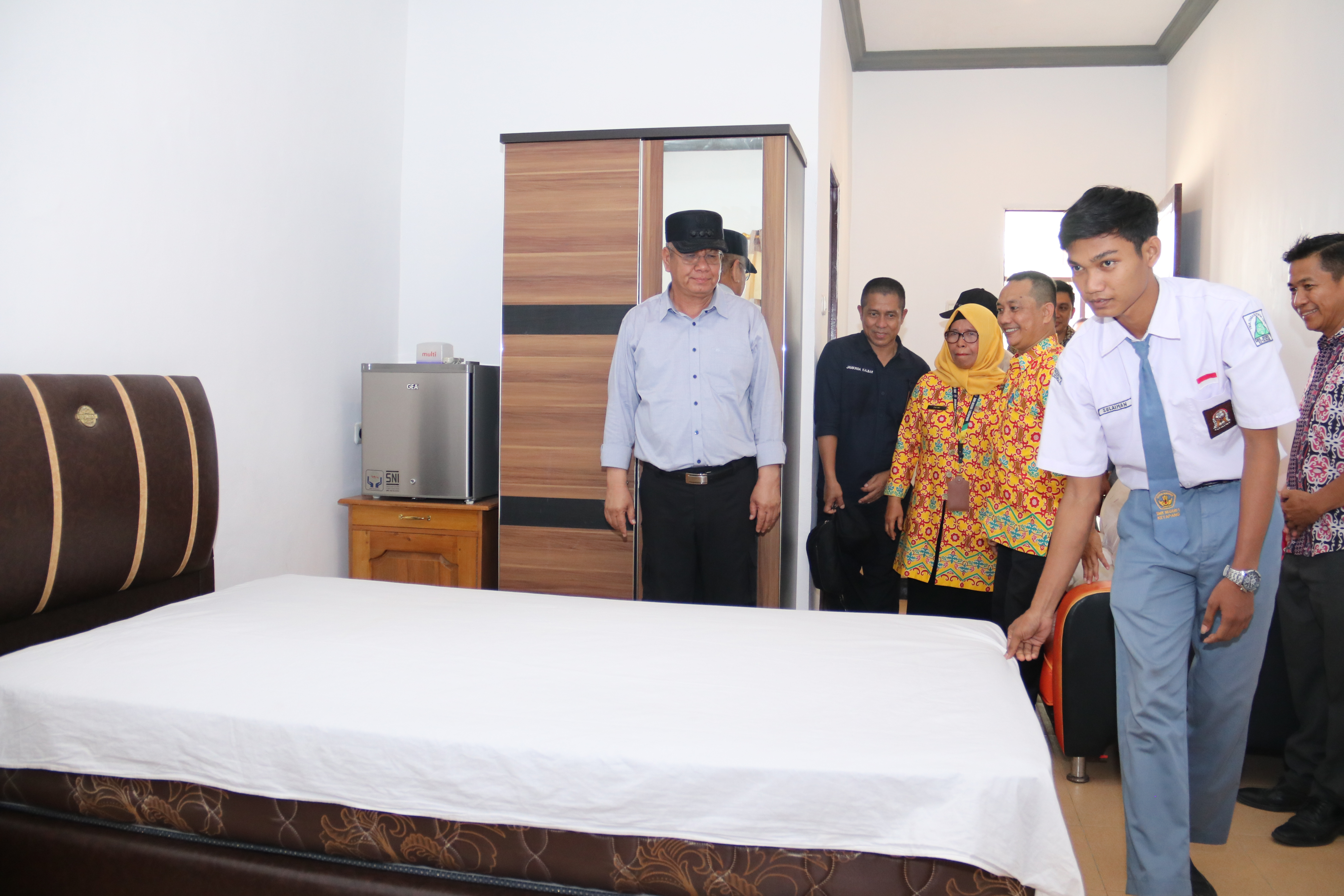 tinjau-sekolah-di-ketapang-harisson-tekankan-kenyamanan-siswa-dalam-belajar