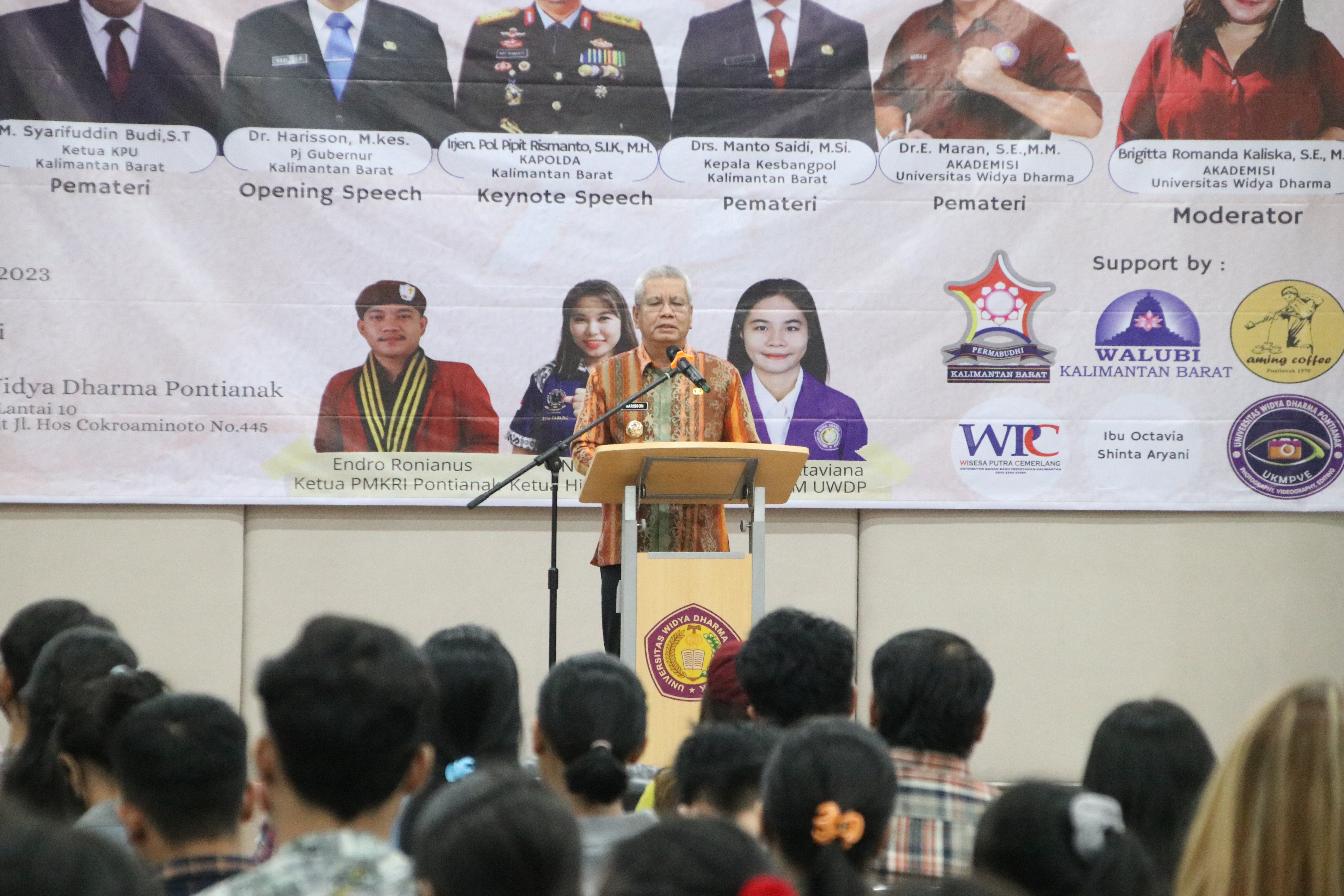 PJ GUBERNUR HARISSON SAMPAIKAN PESAN - PESAN KEPADA MAHASISWA UNIV. WIDHYA DHARMA JELANG PEMILU
