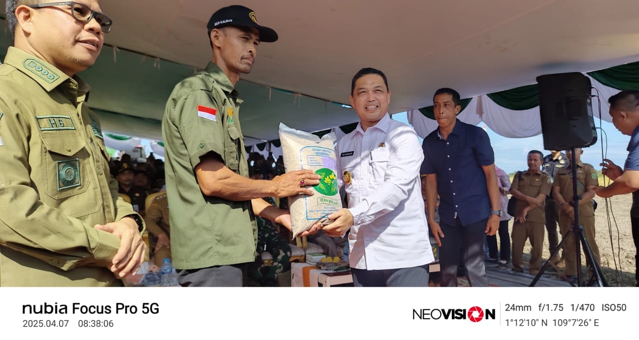 Gubernur Kalbar serahkan bantuan alsintan